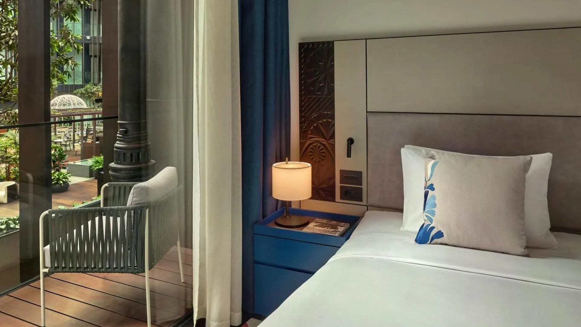 Dorothea Hotel, Budapest, Autograph Collection